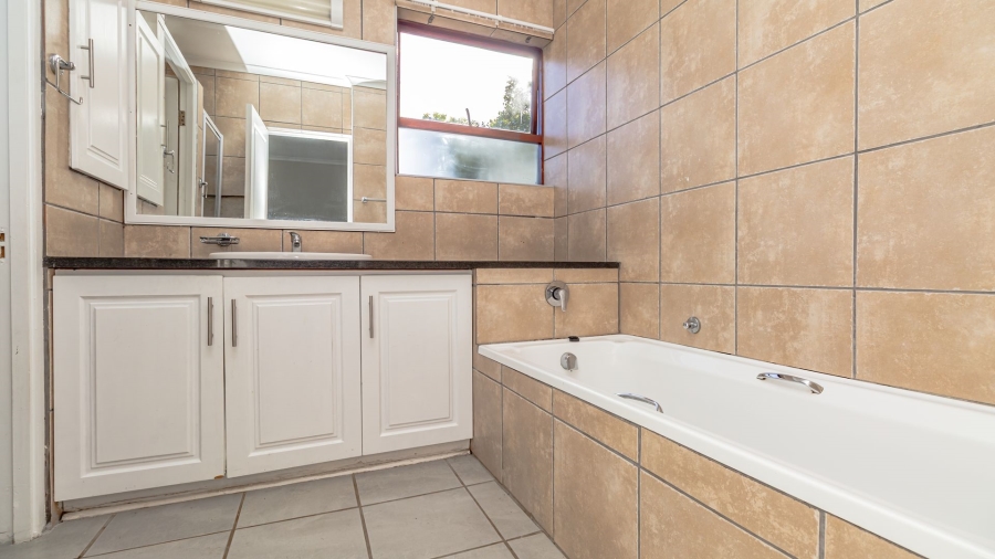 6 Bedroom Property for Sale in Costa Sarda Western Cape